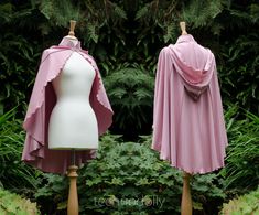 This a Limited Edition Druid Lily Capelet in Antique Rose with  Matching Thread detail and Gold coloured clasp.  ~ Driud Lily Capelet ~ The Druid Lily Capelet is made from lovely soft cotton jersey with contrasting thread detail, lettuce-edging, mandarin collar & large round hood. Perfect for Fanciful Faeries, Gothic Goddesses & Pixchievious Pixies, this cute little cape is a must have for all your wardrobe needs :) Imagine accidentally making it through to Narina without it. NooOOo!  Magical happenings will be unavoidable when wearing this whimsical garment, as it looks like a wonderful leaf and is made in the shape of a heart! Wherever you go you will be shrouded in love <3 But be very careful not to get swept away to the land of Fae, minutes may turn into hours under their irresistible Ren Fair Cloak, Dnd Clothes Ideas, Fantasy Capelet, Druid Clothes, Witch Wedding Ideas, Faerie Clothing, Pink Cloak, Druid Cosplay, Fae Wedding