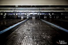 an empty conveyor belt in a subway station