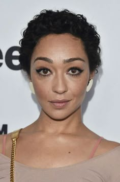 headshot of Ethereal Natural Gamine Ruth Negga Boa Steakhouse, Ruth Negga, The Vampires Wife, Mahershala Ali, Beauty And The Beat, Gamine Style, Flawless Face, Winged Eyeliner