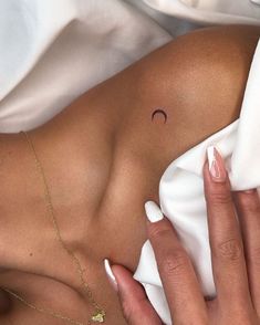 Little Crescent Tiny Tattoos Women Minimalist Small Moon Tattoos, Tato Minimal, Bone Tattoos, Small Pretty Tattoos, Petite Tattoos, Small Hand Tattoos, Collar Bone Tattoo, Cute Tattoos For Women, Classy Tattoos