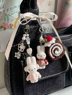 Tanah Liat, Pretty Bags, Soju, Cute Keychain, Cute Little Things, Clay Charms, Cute Bags