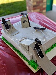 a cake made to look like a skateboard ramp