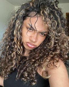 …you know you love me, Xoxo💋 Dark Curly Balayage, Blonette Hair Highlights Curly Hair, Blonde Highlights On Mixed Curly Hair, Curly Hair Colours, Curly Hair Colour Ideas, Curly Hair Colour, Blonde Highlights On Dark Hair Curly, Blond Highlights On Black Hair Curly Girl, Curly Hair 3b/3c Highlights