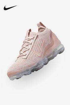 Where modern meets classic-and made from at least 20% recycled materials by weight. Sneakers Women Outfit, Jordan Woman, Womens Sportswear, Woman Sneakers, Dr Shoes, Vapor Max, Nike Shoes Girls, Jordan Shoes Girls, All Nike Shoes