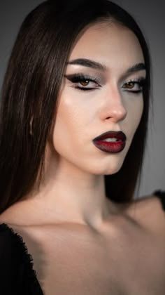 Dark Makeup For Halloween, Dark Makeup Inspiration, Addams Family Makeup Morticia, Morticia Eye Makeup, Gothic Bridesmaid Makeup, Halloween Costume Morticia Addams, Morticia Addams Makeup Tutorial Make Up, Easy Morticia Addams Costume, Female Gomez Addams Costume