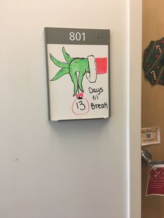 there is a sign on the wall that says 3 days until break