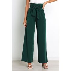 Step into timeless sophistication with our stylish Wide Leg Pant! The high-waisted design and gathered pleated waistband give you a flattering silhouette that's perfect for any occasion. Casual Chique, Moda Chic, School Looks, Summer Pants, Pantalon Large, Suit Pants, Work Clothes, Type Of Pants, Pocket Pants