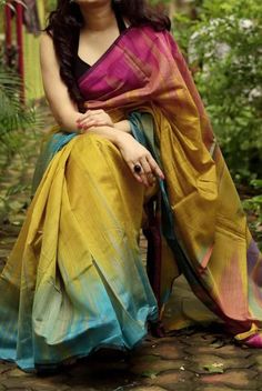 Handloom pure khadi cotton kotki saree for Indian ethnic women wear. Saree Details:- Length -6.5 m(include blouse piece) Patter-Abstract Rainbow Saree, Orang India, Cotton Saree Blouse Designs, Cotton Saree Blouse, Silk Sarees With Price, Designer Silk Sarees, Gaun Fashion