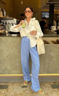 Blue Striped Pants Outfit Summer, Blue Pantalon Outfit, La Outfit Ideas, Blue Striped Pants Outfit, Striped Trousers Outfit, Blue Linen Pants Outfit, Blue Trousers Outfit, Linen Striped Pants, Linen Trousers Outfit