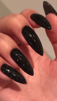 Dark Nails Glitter, Manicure Ideas Summer, Nails New Design, Sparkly Black Nails, Black Sparkly Nails, Black Sparkle Nails, Black Nails With Glitter, Nails With Glitter, Punk Nails