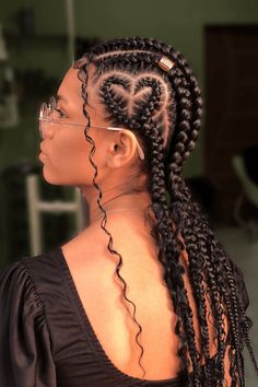 The hairstyle incorporates intricate cornrow braids that create a heart shape on one sideadding a romantic and creative elementLoose curls fall from the ends of the braidswhile delicate strands frame the faceThis combination results in a look that is both charming and fashionableClick to see more of 27 Effortlessly Chic Braided Hairstyles for Trendsetting Teens and follow us for more hairstyle ideasPhoto CreditInstagram @nandaconrado_ Box Braid Cornrows, French Braids With Curly Ends, Cute Straight Back Braids, Heart Shape Braids, Heart Braids Hairstyle, Heart Braided Hairstyles, Heart Shaped Braids, Cornrolls Hairstyles Braids, Knotless Braids Natural Hair