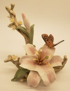 Lily and Butterfly Ceramic Hand Painted Figurine. 6.5 inches tall, 6 3/4 inches wide, and 1 pound 1 ounce in weight. Some little areas of damage, as noted in the condition description. Nature Ceramics Inspiration, Ceramic Shoes Ideas, Ceramic Lily Flower, Complex Ceramics Projects, Clay Flower Sculpture, Nature Inspired Clay Projects, Ceramic Butterfly Pottery, Mixed Media Pottery, Ceramic Figurines Sculpture