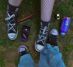 Doodle Shoes, Cool Converse, Grunge Shoes, Weird Kid, Silly Clothes