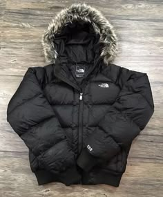 Cute North Face Jacket, Black Puffer Jacket With Fur Hood, Jackets With Fur Hood, Puffer Coats For Women Winter, Northface Puffer Coat, Coats Puffer, Black North Face Coat, Puffer Jacket With Fur Hood, Fur Puffer Jacket