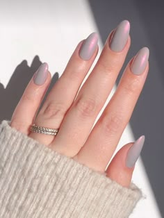 Gray Aesthetic Nails, Classy Grey Nails, Grey Pink Nails Ideas, Nails Graduation Ideas, Grey And Pink Nail Ideas, Gray And Pink Nails Ideas, Grey And Pink Nails Designs, Pink And Grey Nails Designs, Grey Nail Art Designs