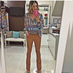 Look calça camelo Casual Looks, Capri Pants, Camel, Casual Wear, Casual Outfits, Style Inspiration, Trousers