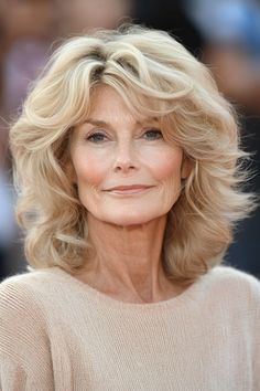 28 Trendy Shaggy Hairstyles for Older Women You Have to See in 2024 – CreativeBooster Wavy Shag