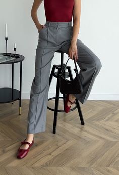 Whether you're heading to the office💼 or out for a casual day in the city🍸, these trousers are your go-to for effortless elegance. 🪡Crafted from premium fabric, the grey trousers offer a comfortable fit and a sleek, straight leg that flatters all body types. The front stripe detail brings a refined edge, making these trousers perfect for creating both professional and chic casual looks. Pair them with a crisp white shirt for a formal setting or a trendy blouse for a more relaxed vibe👌 Color: Tailored Wide-leg Pants For Business Casual, Elegant Gray High-waisted Dress Pants, Elegant Gray Wide-leg Dress Pants, Tailored Wide-leg Dress Pants For Spring, Elegant Gray Wide Leg Pants For Work, Elegant Gray Wide Leg Pants For Business Casual, Elegant Gray Wide Leg Workwear Pants, Chic Gray Pants, Chic Gray Pants For Work