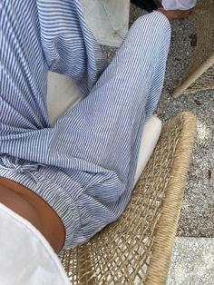 Quick Coffee, Stockholm Fashion, Looks Style, Linen Pants, Street Styles, Outfits Casuales, Summer Aesthetic, Dusty Blue, Fitness Inspo