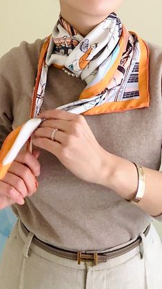 | 🧡Scarf @mollyne_official Story in New york_Orange 90x90 | Instagram Scarf Folding Ideas, Scarf Tying Tutorial, Scarf Fashion Outfit, Italian Women Style, Sewing Scarves, Fancy Scarf, Scarf Wearing Styles, Wearing A Scarf, Ways To Tie Scarves