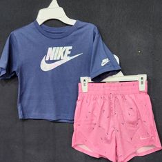 Nwt Bin Pr Spring Playwear Short-sleeved Tops, Pink Short Athleisure Top, Playful Short Tops For Spring, Pink Short Tops For Summer, Pink Short Summer Tops, Nike Casual Cotton Sets, Casual Nike Cotton Sets, Casual Cotton Nike Sets, Sporty Short Pink Tops