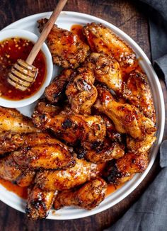 Hot Sauce Chicken Recipes, Chicken Wing Photography, Food With Honey, Wing Appetizers, Honey Wing Sauce, Wings And Sides, Grilled Buffalo Wings, Chicken Wings Grilled, Hot Honey Wings