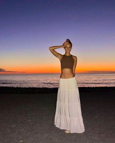 Summer Outfits Hot Weather Midsize, Holi Outfits Women, Cuba Outfits, White Beach Skirt, Outfit Ideas Spring Break, Beach Party Outfit Ideas, White Maxi Skirt Outfit, Cruise Aesthetic, Maxi Skirt With Pockets