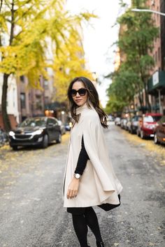 Outfit ideas for women over 30 | Outfit inspiration for women over 40 | Outfit ideas for moms | Elegant style | Classy fashion | Cream cape | Capes | Cape | Outerwear | Fall outfit idea | Fall trend 2020 | Fall fashion | Autumn style | Street style | Casual chic style | Slow fashion | #slowfashion #martascrampi #capes #outerwear | Neutral aesthetic | Monochrome aesthetic | Fall vibes | Fall aesthetic | Minimalist wardrobe | How to style a cape | Cape outfit ideas | Wrinkle resistant garments Blazer Outfits Casual Winter, Cape Blazer Outfit, White Cape Blazer, Aesthetic Fall Vibes, Poncho Outfit, Over 40 Outfits