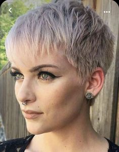 Short Blonde Pixie, Trendy We Fryzurach, Pixie Cut With Bangs, Short Hair Pixie Cuts, Short Grey Hair, Short Pixie Cut