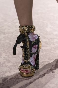 Estilo Burning Man, Peep Toe Ankle Boots, Dr Shoes, Boots Chunky, Milan Fashion Weeks, Dolce E Gabbana, Fashion Spring