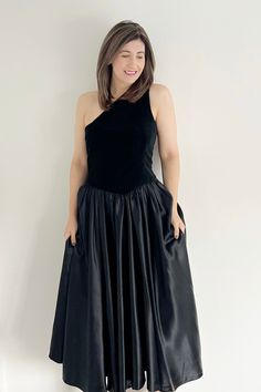 "🤍 VINTAGE BLACK VELVET AND SATIN FEEL FULL CIRCLE ONE SHOULDER EVENING DRESS 🤍 Step into elegance with this stunning vintage find. Perfect for cocktails, parties, or any special event, its luxurious black velvet fabric and one-shoulder design ensure all eyes are on you. **WELCOME TO SEASONALLY DRESSED** BRAND ~ Handmade  👗 Size: UK 12 14 today | UK Medium Model is a UK 12 | 5ft 6  - A Great Fit with a little bit of movement for a UK 14 also Underarm to underarm (Flat): 17.5\" Waist (Circumfe Occasion Dresses Uk, One Shoulder Evening Dress, Vintage Christmas Dress, Fit And Flare Midi Dress, Midi Dress Vintage, Evening Dresses Uk, Black Velvet Fabric, Flare Midi Dress, Vintage Prom