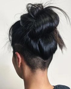 Female Undercut Long Hair, Undercut Ideas, Undercut Curly Hair, Undercut Hairstyles Women, Undercut Long Hair, Undercut Styles, Shaved Undercut, Undercut Women, Hair To One Side