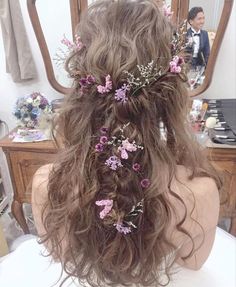 Quince Hairstyles For Long Hair, Hairstyles With Crown, Quince Hairstyles With Crown, Simple Prom Hair, Chica Cool, Quinceanera Hairstyles, Quince Hairstyles, Hair Adornments, Wedding Hairstyles Half Up Half Down