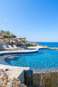 Découvrez la somptueuse Villa Maria située à Corse - Île Rousse, un écrin de luxe au cœur de la Méditerranée. Laissez-vous séduire par son élégance et son raffinement absolu. Pour un séjour inoubliable en bord de mer. 🌅🌴✨ #VillaMaria #Corse #Luxe #ÎleRousse #Méditerranée