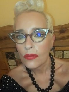 Cat Eye Specs, Fashion Analysis, Old Glasses, Vintage Glasses Frames, Frames Vintage