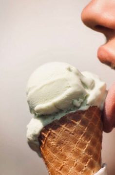 Ice Cream Photography, No Hands, Smoothie Diet Plans, Hot Lips, Foto Art, New Images, 인물 사진, Life Style