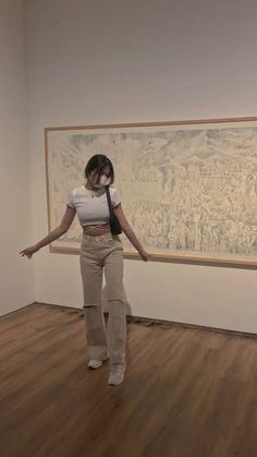 Art Gallery Fits, Casual Museum Outfit, Museum Outfit Ideas Casual, Ootd Museum Art, Art Exhibition Outfit Ideas, Museum Aesthetic Outfit, Museum Fits, Museum Pose, Museum Pictures