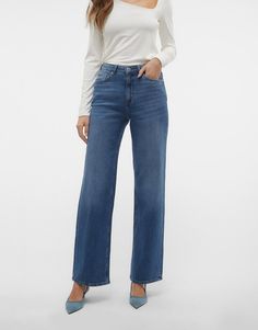 Jean par Vero Moda Un jean qui fait parler Large Taille haute Passants pour ceinture Cinq poches Wide Fit Jeans, Moda Denim, Bath And Body Shop, Poncho Cardigan, Oversize Shirt, Jean Large, Slim Fit Top, Wide Jeans, Komplette Outfits