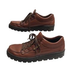 Mephisto Men's Brown Lace Up Shoes 10 Genuine Leather Color: Brown Size: 10 Us Lace Up Closure Hand Made Classically Styled Padded Lining Made In Portugal Rugged Sole Soft Air Technology In Excellent Condition Mephisto Shoes, Soft Air, Up Shoes, Lace Up Shoes, Men's Shoes, Portugal, Hand Made, Genuine Leather, Size 10