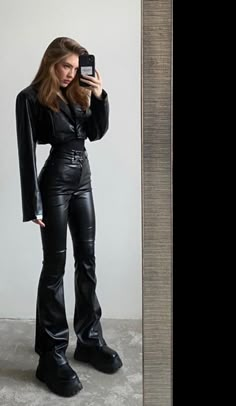 Bikercore Outfit, Black Leather Pants, Looks Street Style, Looks Black, Mode Inspo, Leather Outfit, Catsuit, Fashion Killa