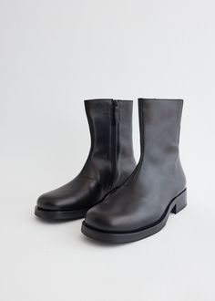 Based in Stockholm, Sweden, Our Legacy has quietly amassed a cult of dedicated followers by blurring the lines between gender, streetwear and classic tailoring. The Camion Boots are the essence of Scandinavian craftsmanship. Made from leather calfskin, it's designed with a with a square toe and sits atop a tonal treaded Vibram® rubber sole. - Calfskin leather - Leather midsole - Zip closure - Square toe- Tonal treaded Vibram® rubber sole- 3.8cm heel Materials:100% Leather. Outsole: 100% Vibram® rubber. Care:Professional clean only. Sizing:Item is in EU sizing and fits true to size. Chelsea Boots Men Outfit, Boots Men Outfit, Gents Shoes, Smart Shoes, Classic Tailoring, Boots Square Toe, Chelsea Boots Men, Stockholm Sweden, Our Legacy