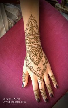 henna tattoo designs on the hand and foot are very popular for women in india