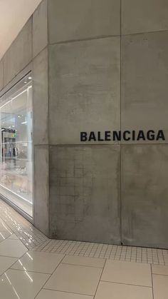 balenciaga store aventura aesthetic Balenciaga Store Aesthetic, Balenciaga Wallpaper, Balenciaga Aesthetic, Store Aesthetic, Modern Chic Wedding, Pics Inspo, Balenciaga Logo, Life Board