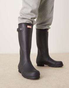 Shoes, Boots & Sneakers by Hunter Defy the downpour Pull-on style Adjustable cuffs Signature Hunter branding Round toe Chunky sole Lugged tread Wellington Boot, Trainer Heels, Wellington Boots, Skyfall, Wide Jeans, Boots And Sneakers, White Trainers, Maxi Dress Trend, Short Socks