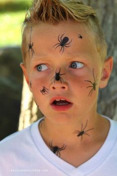 Need ideas for Halloween Costumes for Teen Boys? Here are some great DIY Halloween costume ideas that your teenager will love.#boyhair #boysstyle #kidshair #trendyboys #coolhair #boyscut #hairstyleideas #littleman #hairinspo #boysfashion Spider Infestation, Halloween Makeup For Kids, Maquillage Halloween Simple, Halloweenský Makeup, Halloween Fest, Face Painting Easy, Kids Face Paint