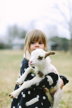 baby goat! Baby Goat, Baby Lamb, Oita, Baby Goats, Little People, Glee, Animals Friends, Animals For Kids, Baby Love