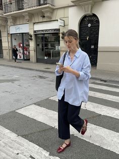 Urban Fits For Women, La California Outfits, Spring Getaway Outfits, Mary Jane Flats Outfit Summer, Work Summer Outfits The Office, Blue Shirt Aesthetic, Europe Street Fashion, Blue Shirt Outfit, Street Wear Fashion