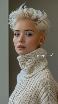 Platinum Blonde Hair At Home, Honeycomb Blonde, Going Platinum Blonde, Mum Hair, Blonde Hair At Home, Short Bleached Hair, Baddie Hair, Messy Pixie Haircut, Κούρεμα Bob