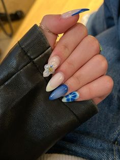 Blue Art Nails, Aquarius Themed Nails, Simple Gel X Nails Almond, Blue Almond Nails Ideas, Lavender Nail Design Ideas, Blue Detail Nails, Pastel Blue Nails Design, Nail Ideas Coffin Shape, Girly Almond Nails