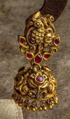 Gold Buttalu, Diamond Earrings Designs, Jadau Earrings, Kerala Jewellery, Antique Necklace Gold, Gold Jhumkas, Small Earrings Gold, Antique Gold Earrings